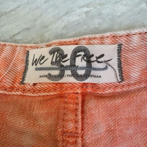 Free People Romeo Rolled Cuff Cut Off Denim Shorts Women's Sz 30 Sunny Peach - Picture 3 of 7